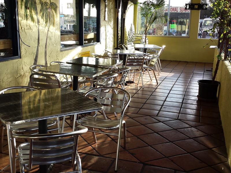 Mariscos El Camarón exterior